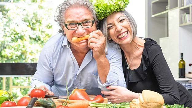 Carstens-Stiftung: Aktiv der Demenz vorbeugen: Lebensstil und Ernährung