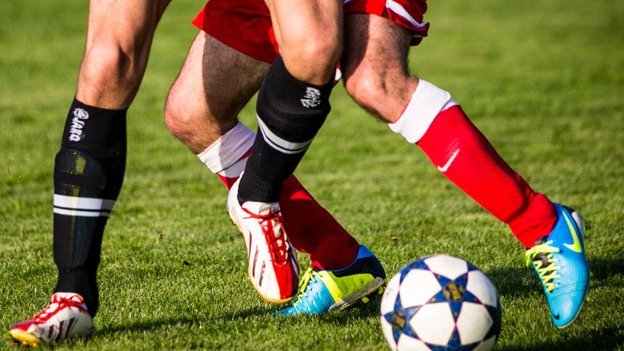 Carstens-Stiftung: Fit und verletzungsfrei durch die Fußballsaison mit FIFA 11+ Training.