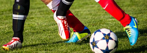 Carstens-Stiftung: Fit und verletzungsfrei durch die Fußballsaison mit FIFA 11+ Training.