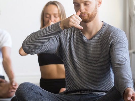 Pranayama-Yoga lässt COPD-Patienten besser durchatmen
