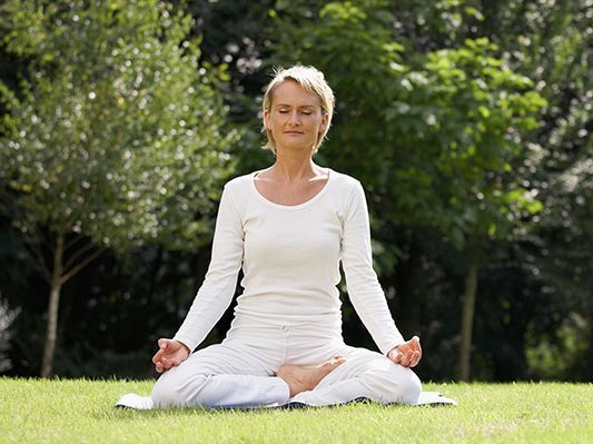 Carstens-Stiftung: Rita Keller: Yoga bei Osteoporose