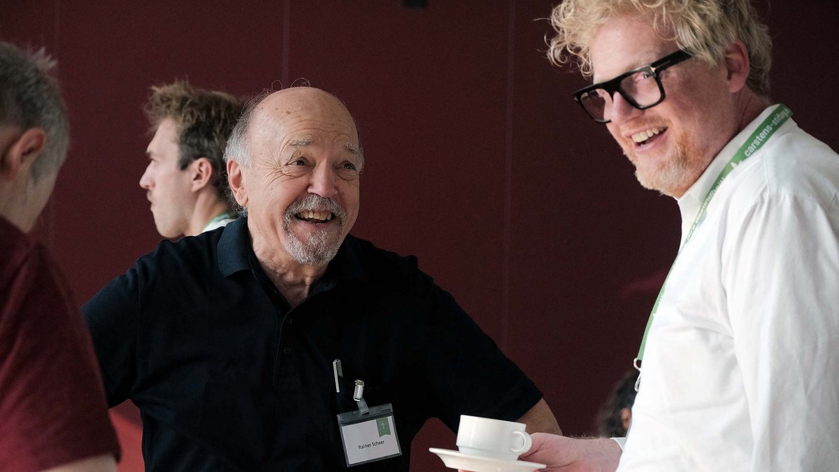 Dr. Rainer Scheer mit Philipp Heubgen, Geschäftsführer Natur und Medizin e.V. Dr. Rainer Scheer mit Philipp Heubgen, Geschäftsführer Natur und Medizin e.V.
