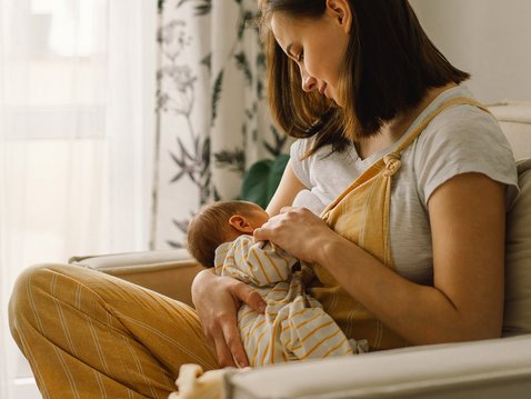 Stillen: Kurbelt Shatavari die Muttermilchproduktion an?