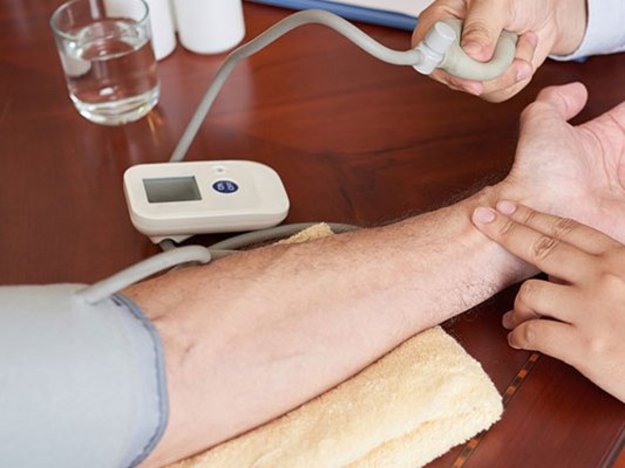Bluthochdruck senken durch Blutdrucksenker um kardiovaskuläres Risiko zu vermeiden