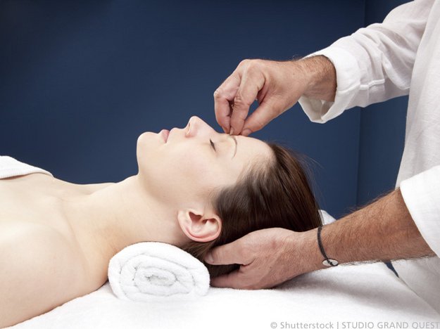 Carstens-Stiftung: Inwieweit Lymphdrainage oder Traditionelle Massage Migräne verhindern können.