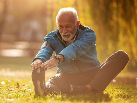 Schlaflosigkeit im Alter: Welche Übungen helfen am besten?