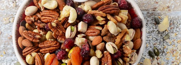 Carstens-Stiftung: Erdnüsse, Walnüsse, Mandeln, Pistazien, Paranüsse, Haselnüsse oder Cashews - alle sind gesund.