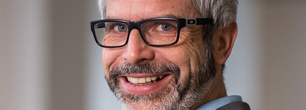 Zehn Fragen an Professor Tobias Esch