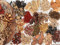 Carstens-Stiftung: Übelkeit und Erbrechen als Folge einer chemischen Krebstherapie, können durch pflanzliche Zubereitungen aus der Traditionellen Chinesischen Medizin eine Alternative sein.