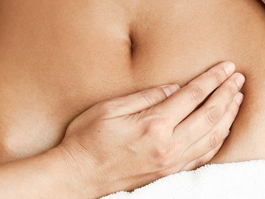 Rhythmische Massage bei Patientinnen mit Monatsblutungen und primärer Dsymenorrhoe kann schmerzlindern wirken 