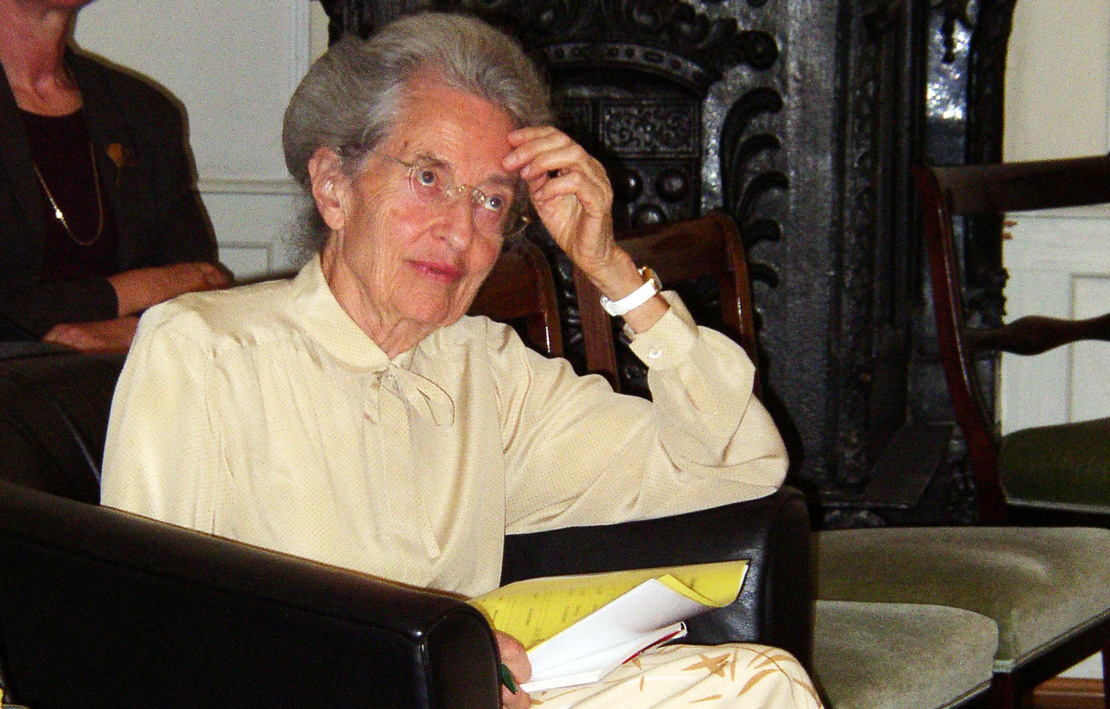 Frau Dr. Veronica Carstens während des Projektleitersymposiums auf der Burg Reisensburg im Jahre 2003