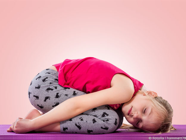 Carstens-Stiftung: Yoga-Therapie hilft Kindern mit Bauchschmerzen.