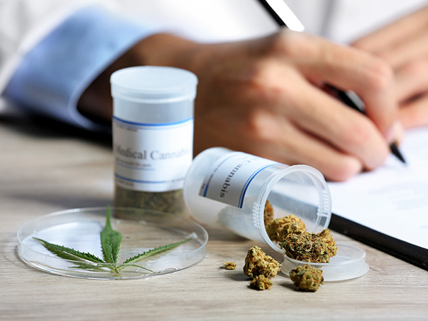 Carstens-Stiftung: Ist Cannabis wirksam in der Behandlung von chronischen Rückenschmerzen?
